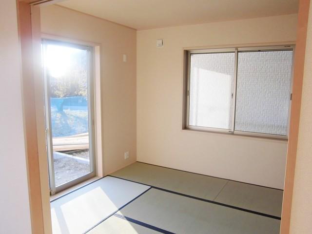Non-living room. Japanese-style room: December 2013 shooting
