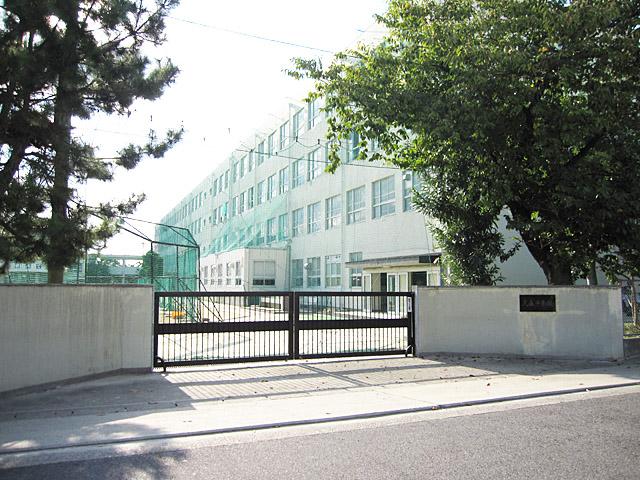 Junior high school. 1390m to Omori junior high school