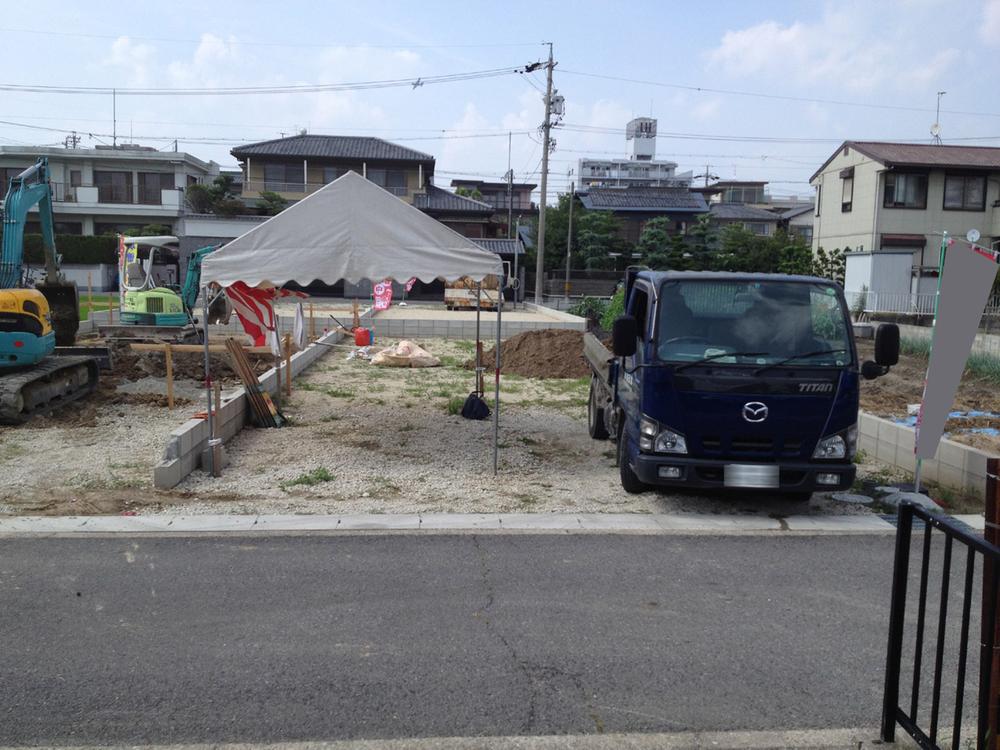 Local photos, including front road. Local: July 30, 2013 shooting