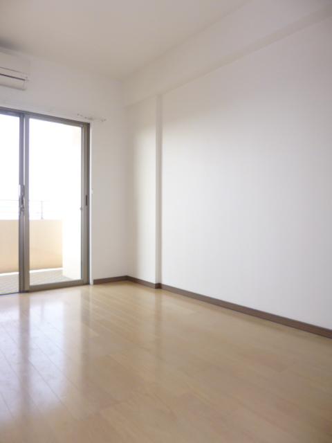 Non-living room. Indoor (June 2013) Shooting