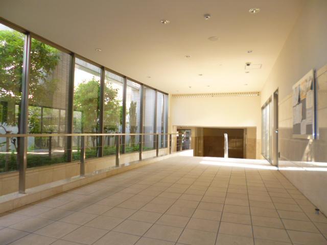 Entrance. Common areas