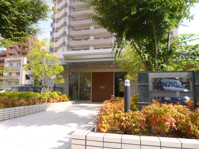 Entrance. Common areas