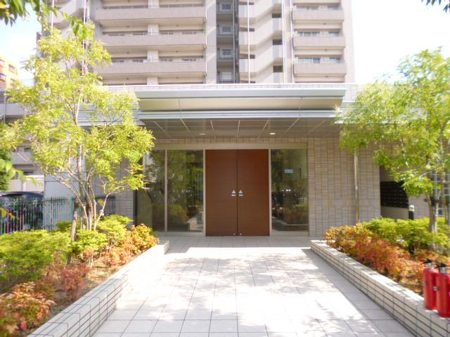 Entrance. Common areas