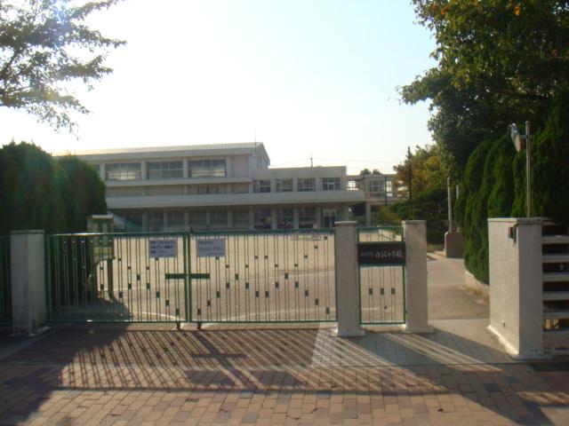 Primary school. 340m to Nagoya Municipal Shirasawa Elementary School