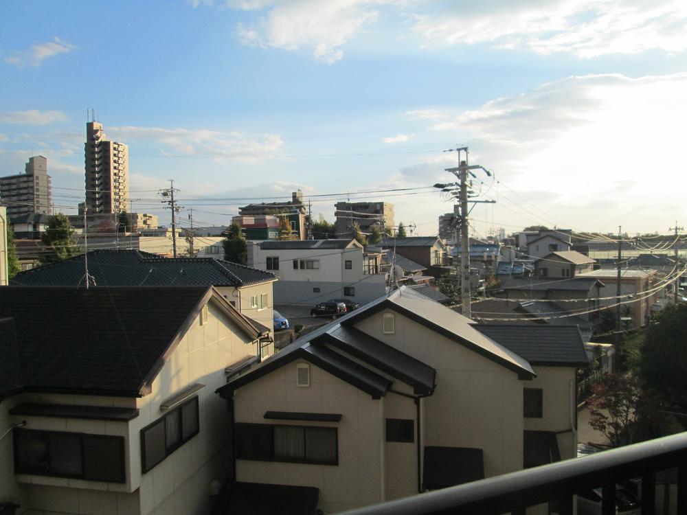 View photos from the dwelling unit. Day ・ View ◎