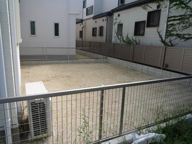 Garden. Private space to play even children