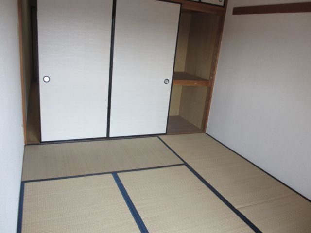 Living and room. Tsu N'll peace in the Japanese-style room