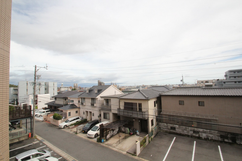 View. Around is a quiet residential area. (Image photo)
