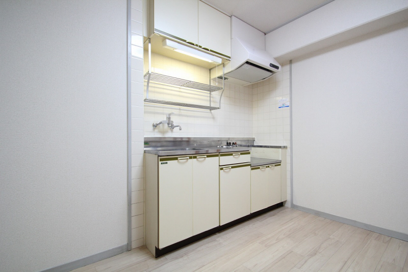Kitchen. Is the kitchen stove of your choice can be installed. (Image photo)
