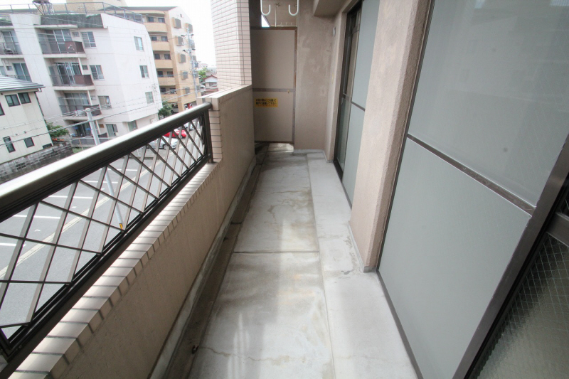 Balcony. Well-drained good veranda. (Image photo)