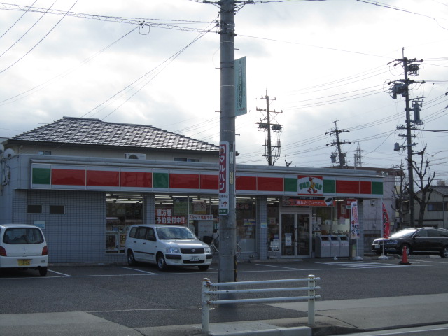 Convenience store. Thanks Moriyama Nishiro store (convenience store) to 652m
