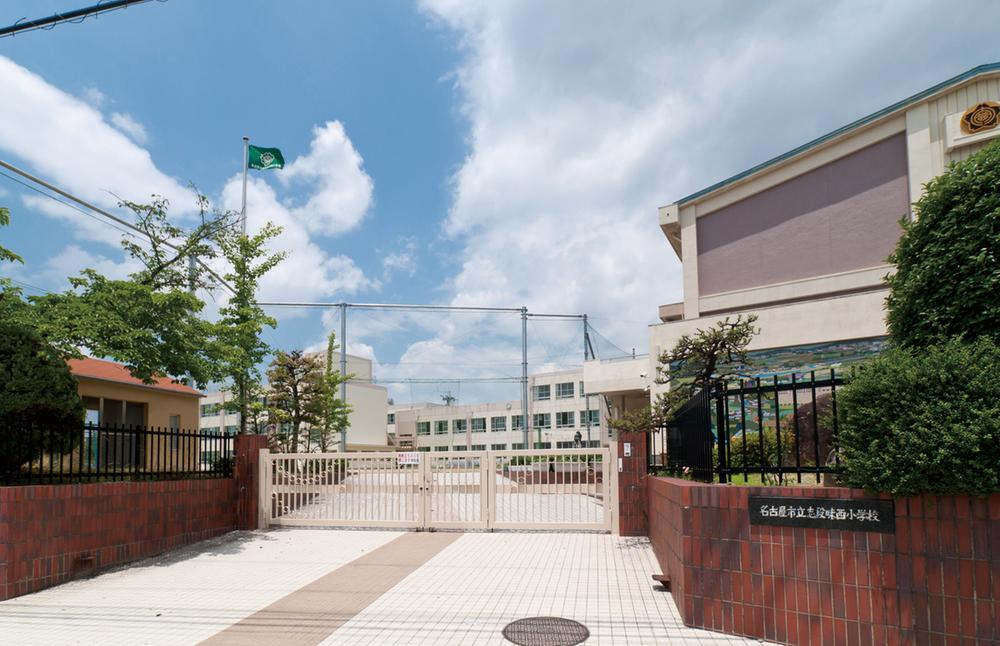 Primary school. Until Kokorozashidanmi Nishi Elementary School 760m