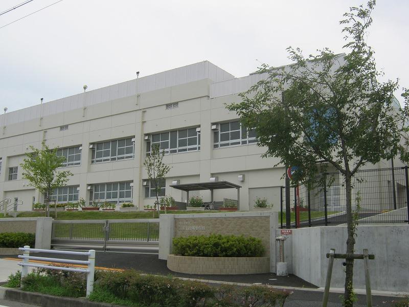 Primary school. 977m to Nagoya Municipal Shimoshidami Elementary School