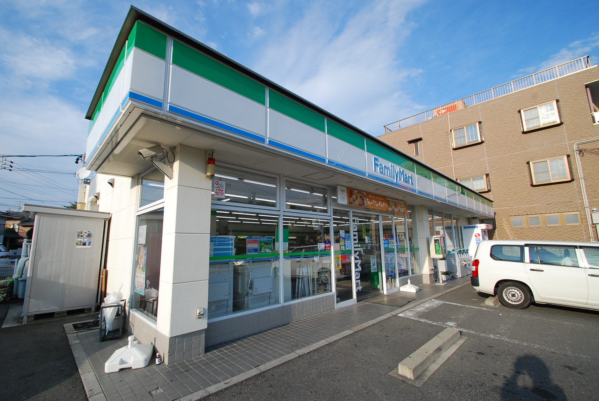 Convenience store. FamilyMart Chigusa Kanarebashi store up (convenience store) 463m