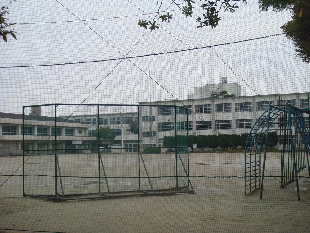 Junior high school. 1242m to Nagoya Municipal Moriyama West Junior High School