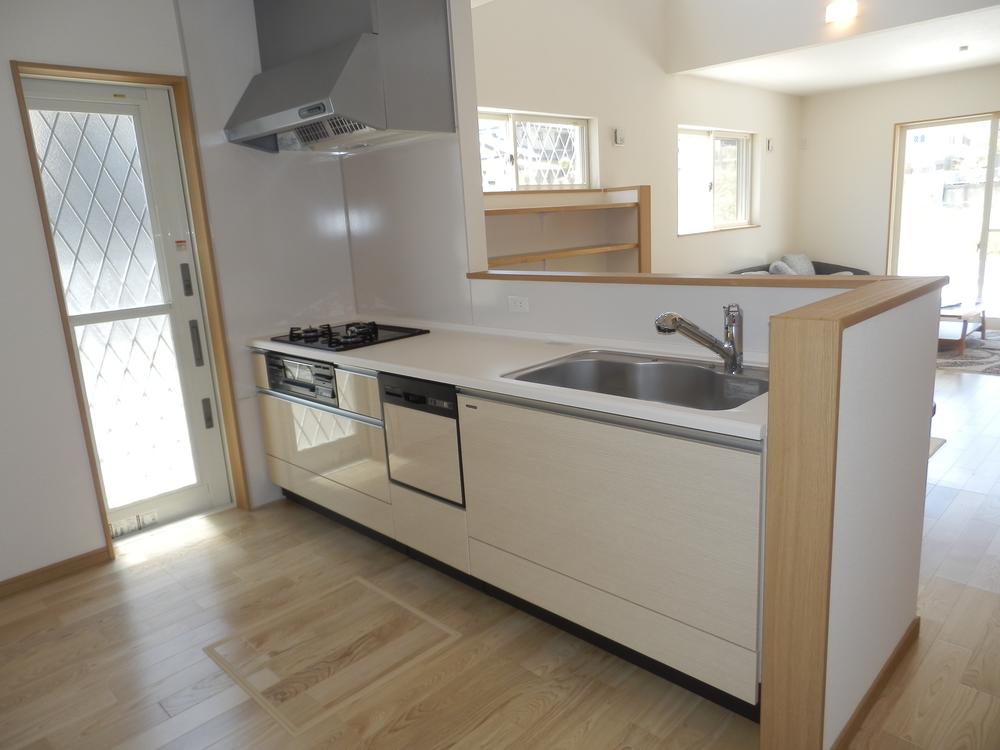 Other Equipment. Adopt the easy enamel take the oil stains of dishwasher and wall. 