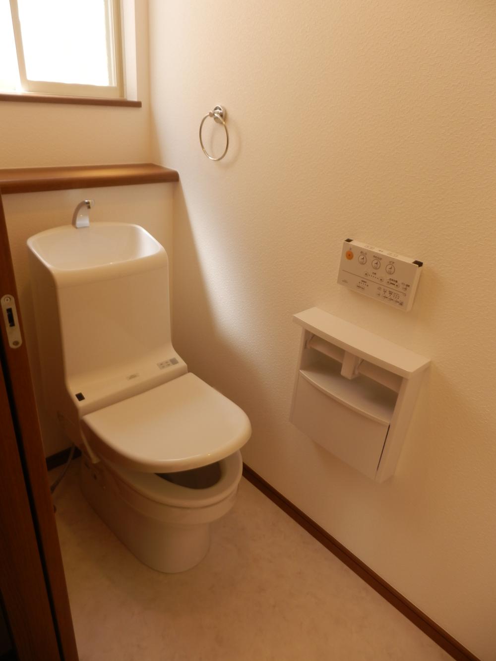 Other Equipment. Of course, heating toilet seat ・ With Washlet. 