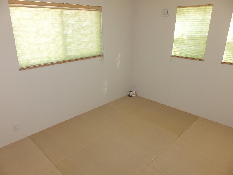 Non-living room. 6-mat Japanese-style independent on the first floor. It can also be used as a 2 household. 