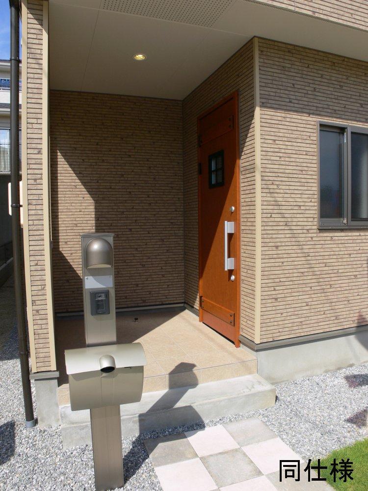 Other. Image is a photograph. It is different from the actual building.