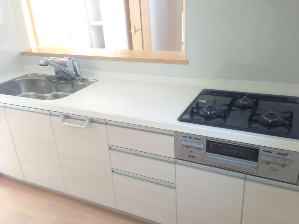 Same specifications photo (kitchen). * Different from the actual ones