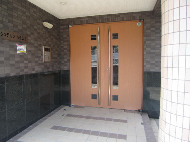 Entrance. With auto lock