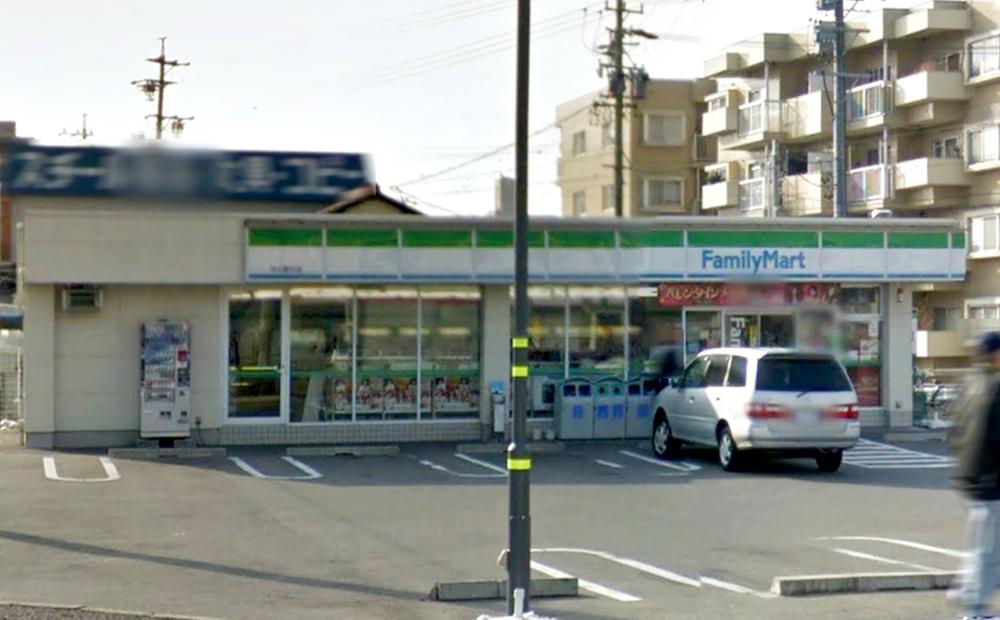 Convenience store. FamilyMart Moriyama nursery 172m to shop