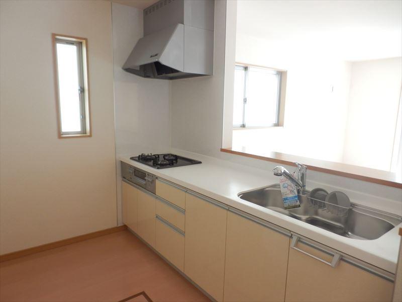 Same specifications photo (kitchen). The same construction company similar photos