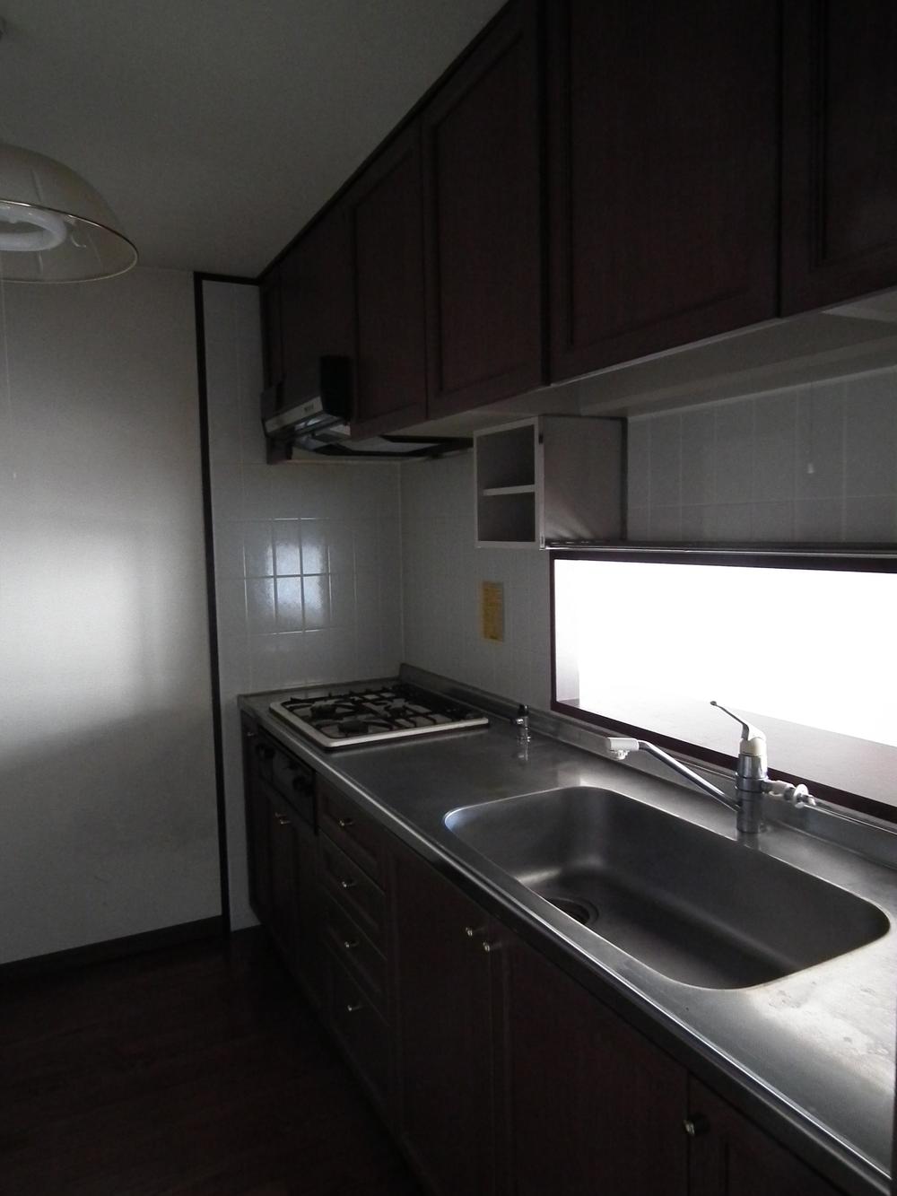 Kitchen. Local (11 May 2013) Shooting