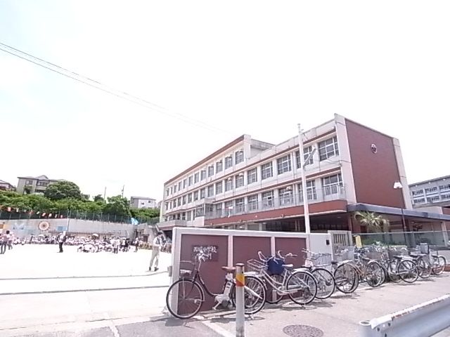 Primary school. Municipal Xicheng up to elementary school (elementary school) 580m