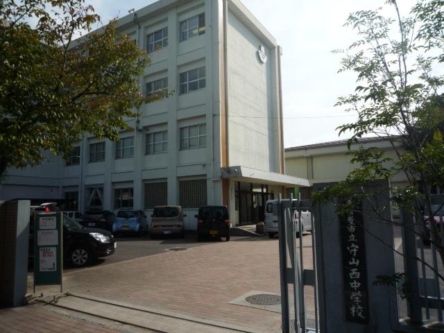 Junior high school. 712m to Nagoya Municipal Moriyama West Junior High School