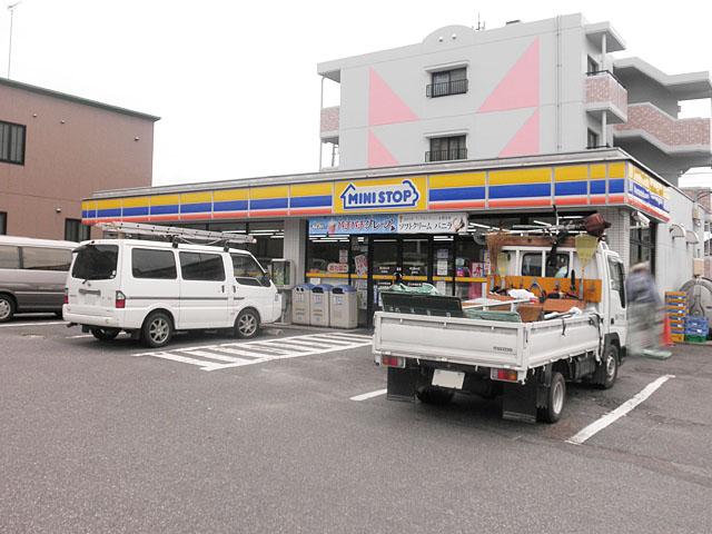 Convenience store. Until MINISTOP Yoshine shop 500m