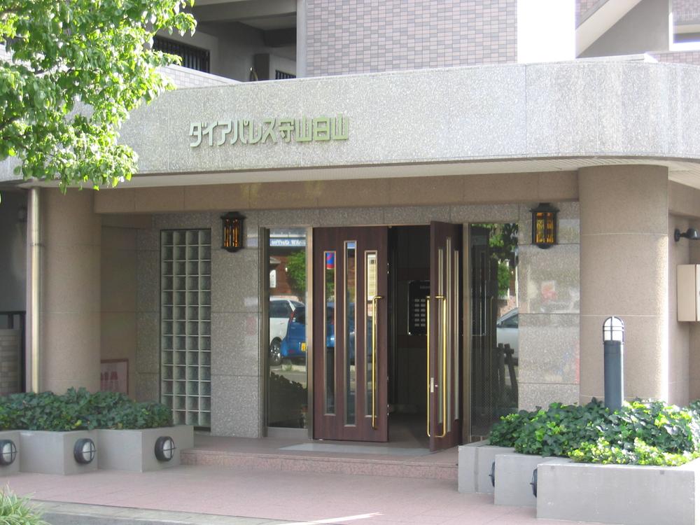 Entrance. Common areas