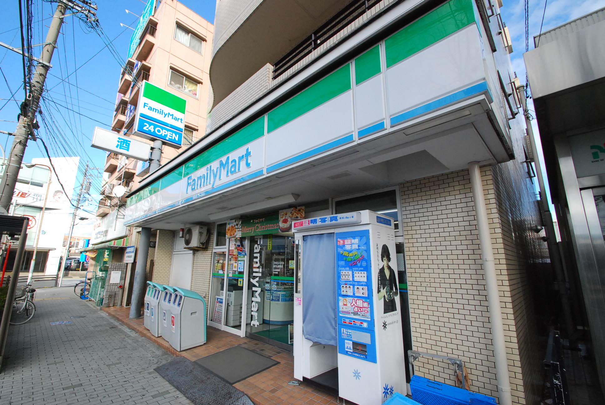 Convenience store. FamilyMart Shin Moriyama Station store up (convenience store) 76m
