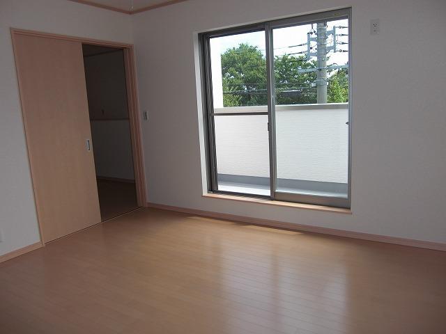 Non-living room. 3 Kaiyoshitsu You can enter and exit to the balcony