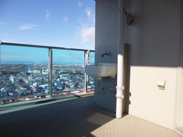 Balcony. There is a slop sink that can washing is on the balcony. (December 2013) Shooting