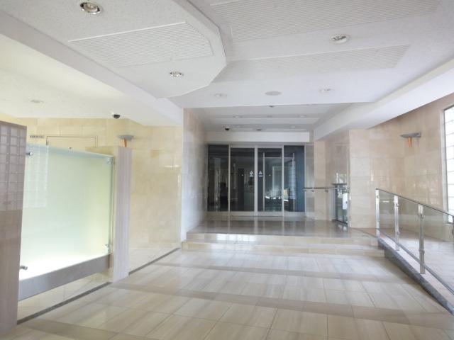 Other common areas. Approach that Harimegurashi marble, It invites to residential building.