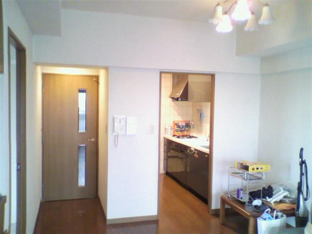 Living. It is a photograph that was looking at the independent kitchen from LDK. Indoor (11 May 2013) Shooting