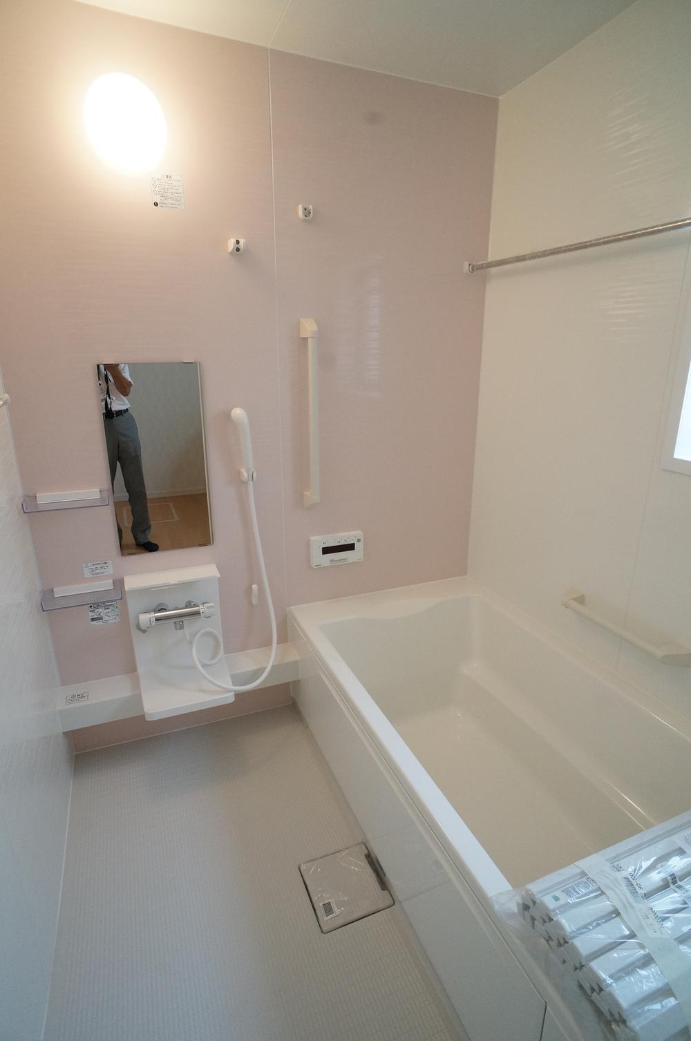 Same specifications photo (bathroom). It is the example of construction of the same construction company. 
