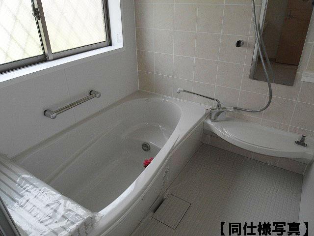 Same specifications photo (bathroom)