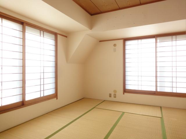 Non-living room. Bright Japanese-style room in the two-sided lighting of about 8.0 Pledge is available sometimes used as a living.