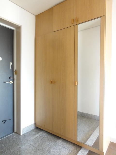 Entrance. Indoor (12 May 2013) Shooting