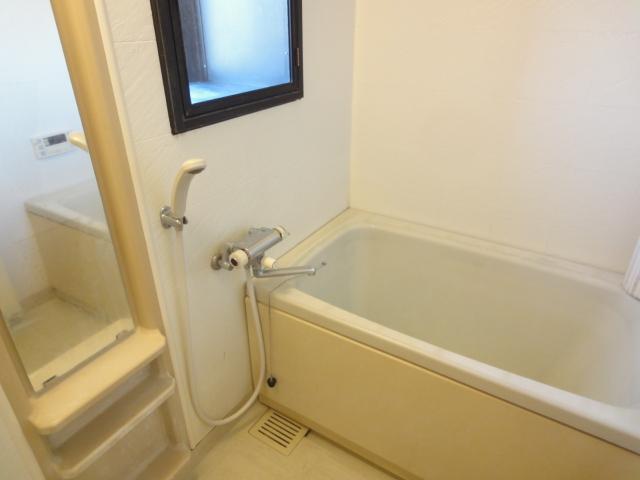 Bathroom. Natural ventilation is happy with window Otobasu (with dryer) Indoor (12 May 2013) Shooting