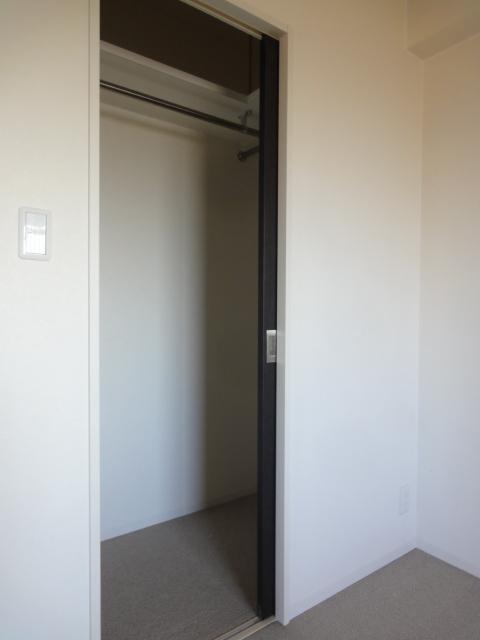 Receipt. Walk-in closet (November 2013) Shooting