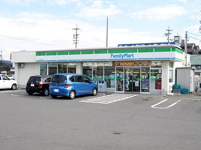 Convenience store. FamilyMart Moriyama nursery 630m to shop