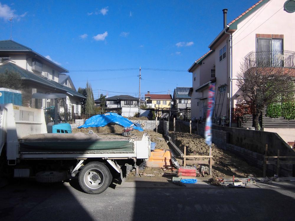 Local photos, including front road. Panoramic view: 2013 December 20, shooting