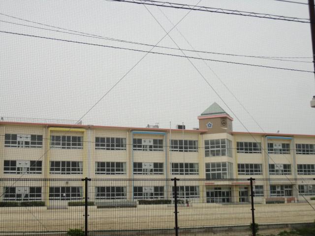 Primary school. Yoshine elementary school
