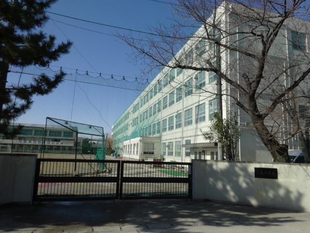 Junior high school. 690m up to municipal Omori junior high school (junior high school)