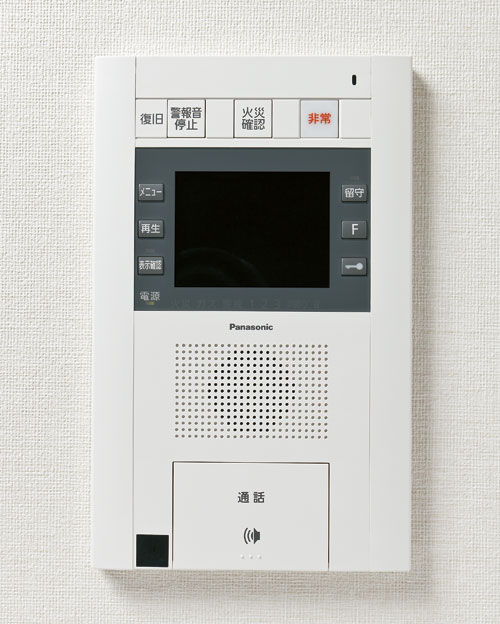 Security.  [Monitor with a hands-free intercom] A monitor in the dwelling unit, You can check the visitor's voice and face of the windbreak room. Tell also information such as the fire / Same specifications