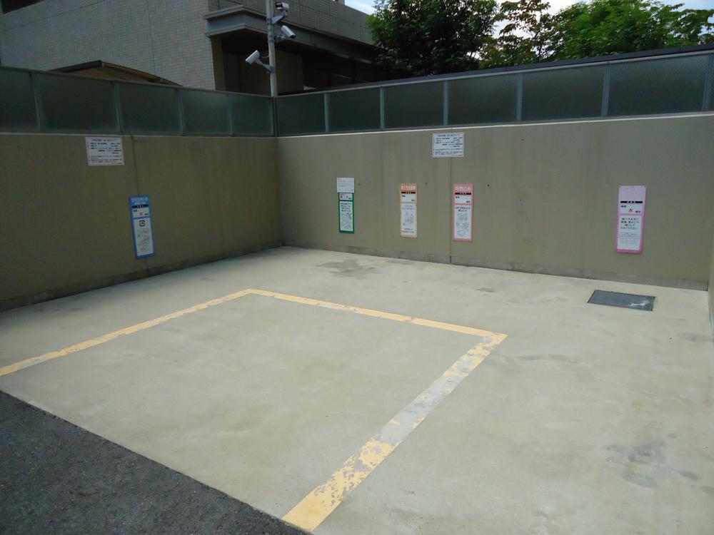 Other common areas. It is garbage station