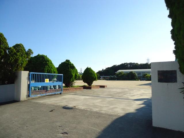 Other. Is a municipal Moriyama Elementary School school area of ​​(580m)